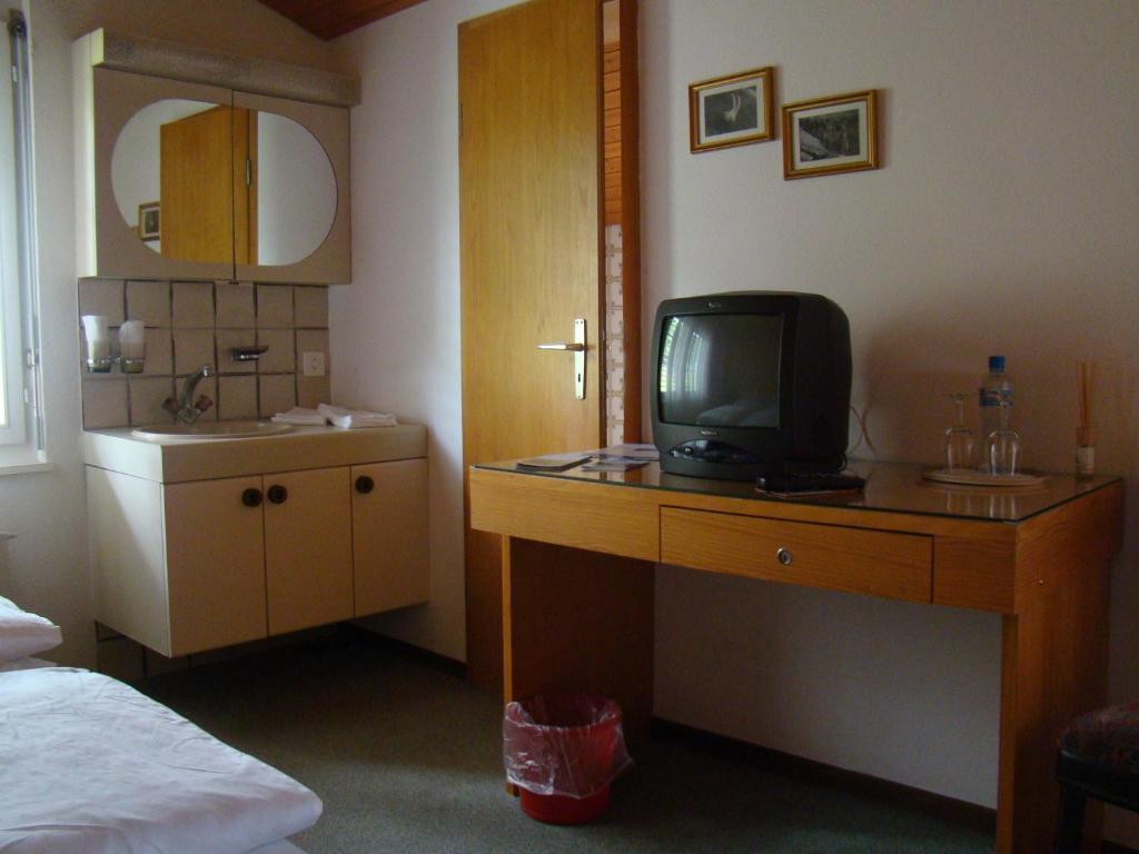 Guest House Bellerive Faulensee Chambre photo